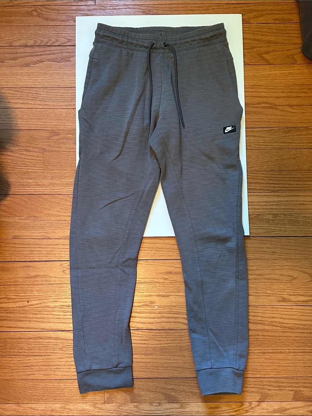 Nike Men’s Charcoal Gray Jogger Sweatpants
